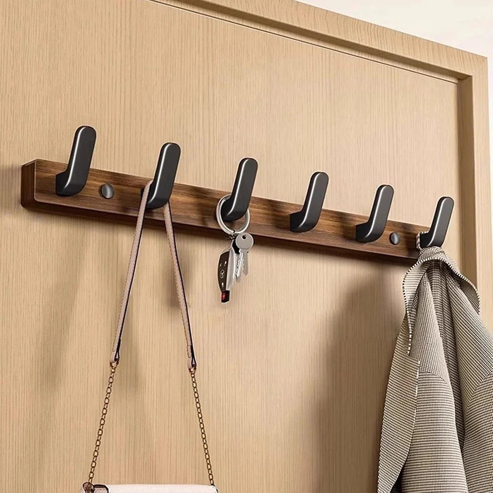 Einfache Garderobe Holz